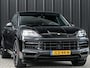Porsche Cayenne Coupé 3.0 E-Hybrid Black Edition | Sport Chrono | Panoramadak | Bose | HUD | 360 Camera | Stoelventilatie | 18 Wegs Memory | Luchtvering | Soft Close | Ambiance Interieur | Adaptive Cruise | Stuurverwarming | Passagiers Display |
