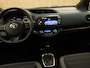 Toyota Yaris 1.5 Hybrid Bi-Tone - ORIGINEEL NEDERLANDSE AUTO - AFKOMSTIG VAN 1E EIGENAAR - CLIMATE CONTROL - BOTS EN LIJNWAARSCHUWING - CAMERA - CRUISE CONTROL - REGENSENSOR - ARMSTEUN VOOR - BLUETOOTH - LICHT METALEN VELGEN