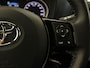 Toyota Yaris 1.5 Hybrid Bi-Tone - ORIGINEEL NEDERLANDSE AUTO - AFKOMSTIG VAN 1E EIGENAAR - CLIMATE CONTROL - BOTS EN LIJNWAARSCHUWING - CAMERA - CRUISE CONTROL - REGENSENSOR - ARMSTEUN VOOR - BLUETOOTH - LICHT METALEN VELGEN