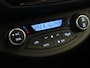 Toyota Yaris 1.5 Hybrid Bi-Tone - ORIGINEEL NEDERLANDSE AUTO - AFKOMSTIG VAN 1E EIGENAAR - CLIMATE CONTROL - BOTS EN LIJNWAARSCHUWING - CAMERA - CRUISE CONTROL - REGENSENSOR - ARMSTEUN VOOR - BLUETOOTH - LICHT METALEN VELGEN