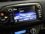 Toyota Yaris 1.5 Hybrid Bi-Tone - ORIGINEEL NEDERLANDSE AUTO - AFKOMSTIG VAN 1E EIGENAAR - CLIMATE CONTROL - BOTS EN LIJNWAARSCHUWING - CAMERA - CRUISE CONTROL - REGENSENSOR - ARMSTEUN VOOR - BLUETOOTH - LICHT METALEN VELGEN