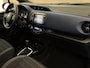 Toyota Yaris 1.5 Hybrid Bi-Tone - ORIGINEEL NEDERLANDSE AUTO - AFKOMSTIG VAN 1E EIGENAAR - CLIMATE CONTROL - BOTS EN LIJNWAARSCHUWING - CAMERA - CRUISE CONTROL - REGENSENSOR - ARMSTEUN VOOR - BLUETOOTH - LICHT METALEN VELGEN