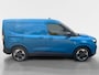 Ford Transit Courier E-Transit Limited 44 kWh 136 pk | DEMO | Adaptive cruise control | Achteruitrij camera | Verdiepte tussenwand | Trekhaak | Navigatie | Direct leverbaar!