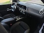 Mercedes-Benz B-klasse 200 Business Solution AMG | stoelverwarming | 18 inch velgen | panoramadak | burmester-geluidssysteem |