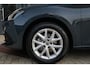 SEAT Leon 1.5 TSI Style | 115 PK | Apple CarPlay/Android Auto | Voorstoelen verwarmd | LED koplampen SEAT Leon 1.5 TSI Style 115 PK met 1.5-liter viercilinder benzinemotor, Apple CarPlay/Android Auto, automatische airconditioning, cruise control, keyless start, verwarmde comfortstoelen, park