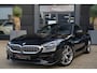 BMW Z4 Roadster sDrive20i Sportline High Executive | 198PK | Stoelverwarming | HUD | Stuurverwarming | HarmanKardon | BMW Z4 Roadster sDrive20i Sportline High Executive 198 PK met 2.0-liter viercilinder benzinemotor, lederen Vernasca bekleding, Head-up display, full-map navigatie, Apple CarPlay/Android Auto,