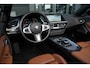 BMW Z4 Roadster sDrive20i Sportline High Executive | 198PK | Stoelverwarming | HUD | Stuurverwarming | HarmanKardon | BMW Z4 Roadster sDrive20i Sportline High Executive 198 PK met 2.0-liter viercilinder benzinemotor, lederen Vernasca bekleding, Head-up display, full-map navigatie, Apple CarPlay/Android Auto,