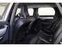 Volvo V90 2.0 T4 Momentum - IntelliSafe Assist & Surround - Adaptieve LED koplampen - Parkeercamera achter - Verwarmde voorstoelen & stuur - Parkeersensoren voor & achter - Elektr. bedienb. bestuurdersstoel met geheugen - Standkachel - 18' LMV