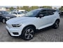 Volvo XC40 Recharge P8 AWD R-Design | Warmtepomp | Lounge Pack (audio installatie premium, elektrisch glazen panorama-dak, parkeersensor voor, rondomzicht camera)