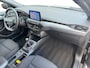 Ford Focus Wagon 1.0 EcoBoost Hybrid ST Line Style | Dealer onderhouden | NL auto | Winter pack | Trekhaak | Navigatie | Apple carplay & Android auto | Parkeersensoren voor en achter | Achteruitrijcamera | Cruise control | Draadloos opladen mobiel | Privacy glas | Bovag garantie |
