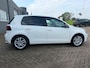 Volkswagen Golf 1.2 TSI Highline BlueMotion 5 drs in automaat met parkeersensoren en bluetooth telefoon / media en cruise controle