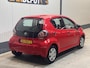 Toyota Aygo 1.0-12V Access Blanke lak laat een beetje los.