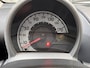 Toyota Aygo 1.0-12V Access Blanke lak laat een beetje los.