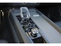 Volvo XC60 T6 Recharge AWD Ultra Black Edition - Luchtvering - Panorama/schuifdak - IntelliSafe Assist & Surround - 360º Camera - Bowers & Wilkins audio - Adaptieve LED koplampen - Verwarmde voorstoelen, stuur & achterbank - Parkeersensoren voor & achter - Elektr. bedienb. voorstoelen met geheugen - Extra getint glas - Inklapbare trekhaak - 21' LMV