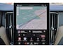 Volvo XC60 T6 Recharge AWD Plus Dark - Panorama/schuifdak - IntelliSafe Assist & Surround - 360º Camera - Harman/Kardon audio - Verwarmde voorstoelen, stuur & achterbank - Parkeersensoren voor & achter - Elektr. bedienb. voorstoelen met geheugen - Head up display - Draadloze tel. lader - Extra getint glas - Inklapbare trekhaak - 19' LMV