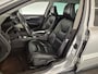 Volvo XC70 2.5 T Momentum AUTOMAAT AIRCO CRUISE LEDER PDC