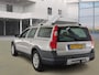 Volvo XC70 2.5 T Momentum AUTOMAAT AIRCO CRUISE LEDER PDC