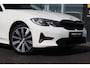 BMW 3-Serie Touring 320i Executive | El.Haak | Ambient | Stoelverwarming | CarPlay | Sensoren | 18” | Sfeer