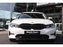 BMW 3-Serie Touring 320i Executive | El.Haak | Ambient | Stoelverwarming | CarPlay | Sensoren | 18” | Sfeer
