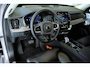 Volvo XC90 T8 Plug-in hybrid AWD Ultra Dark | Luchtvering | Semi-Electrische Wegklapbare Trekhaak | Bowers & Wilkins Premium Audio | Gelamineerde zijruiten | 360° Parkeercamera | Parkeersensoren voor + achter | Stoelverwarming