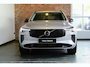Volvo XC90 T8 Plug-in hybrid AWD Ultra Dark | Luchtvering | Semi-Electrische Wegklapbare Trekhaak | Bowers & Wilkins Premium Audio | Gelamineerde zijruiten | 360° Parkeercamera | Parkeersensoren voor + achter | Stoelverwarming