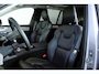 Volvo XC90 T8 Plug-in hybrid AWD Ultra Dark | Luchtvering | Semi-Electrische Wegklapbare Trekhaak | Bowers & Wilkins Premium Audio | Gelamineerde zijruiten | 360° Parkeercamera | Parkeersensoren voor + achter | Stoelverwarming