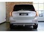 Volvo XC90 T8 Plug-in hybrid AWD Ultra Dark | Luchtvering | Semi-Electrische Wegklapbare Trekhaak | Bowers & Wilkins Premium Audio | Gelamineerde zijruiten | 360° Parkeercamera | Parkeersensoren voor + achter | Stoelverwarming