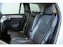 Volvo XC90 T8 Plug-in hybrid AWD Ultra Dark | Luchtvering | Semi-Electrische Wegklapbare Trekhaak | Bowers & Wilkins Premium Audio | Gelamineerde zijruiten | 360° Parkeercamera | Parkeersensoren voor + achter | Stoelverwarming