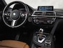 BMW 3-Serie 320i xDrive M Sport High Executive 320Pk Automaat (PANORAMADAK, M PAKKET, DEALER ONDERHOUDEN, MEMORY SEAT, COGNAC LEDER, CAMERA, VIRTUAL COCKPIT, GETINT GLAS, TREKHAAK, ADAPTIVE CRUISE, NIEUWSTAAT)