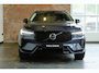 Volvo XC60 T6 Plug-in hybrid AWD Ultra Dark | Luchtvering | Semi-Electrische Wegklapbare Trekhaak | Panoramadak | Head up display | 360 graden camera | Verwarmbare voorstoelen stuurwiel en achterbank | Premium audio by Harman Kardon |