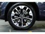 Volvo XC60 T6 Plug-in hybrid AWD Ultra Dark | Luchtvering | Semi-Electrische Wegklapbare Trekhaak | Panoramadak | Head up display | 360 graden camera | Verwarmbare voorstoelen stuurwiel en achterbank | Premium audio by Harman Kardon |