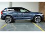 Volvo XC60 T6 Plug-in hybrid AWD Ultra Dark | Luchtvering | Semi-Electrische Wegklapbare Trekhaak | Panoramadak | Head up display | 360 graden camera | Verwarmbare voorstoelen stuurwiel en achterbank | Premium audio by Harman Kardon |