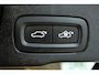 Volvo XC60 T6 Plug-in hybrid AWD Ultra Dark | Luchtvering | Semi-Electrische Wegklapbare Trekhaak | Panoramadak | Head up display | 360 graden camera | Verwarmbare voorstoelen stuurwiel en achterbank | Premium audio by Harman Kardon |