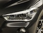 BMW X1 sDrive20i High Executive 192Pk Automaat (GROOT NAVI, HEAD-UP DISPLAY, LEDER, STOELVERWARMING, SPORTSTOELEN, GETINT GLAS, TREKHAAK, VIRTUAL COCKPIT, CRUISE, NIEUWSTAAT)