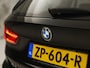 BMW X1 sDrive20i High Executive 192Pk Automaat (GROOT NAVI, HEAD-UP DISPLAY, LEDER, STOELVERWARMING, SPORTSTOELEN, GETINT GLAS, TREKHAAK, VIRTUAL COCKPIT, CRUISE, NIEUWSTAAT)