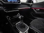 Peugeot 2008 1.2 PureTech GT Pack (VIRTUAL COCKPIT, APPLE CARPLAY, BLACK PACK, GROOT NAVI, 360 CAMERA, SPORTSTOELEN, STOELVERWARMING, TREKHAAK, GETINT GLAS, ADAPTIVE CRUISE, NIEUWSTAAT)