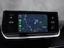 Peugeot 2008 1.2 PureTech GT Pack (VIRTUAL COCKPIT, APPLE CARPLAY, BLACK PACK, GROOT NAVI, 360 CAMERA, SPORTSTOELEN, STOELVERWARMING, TREKHAAK, GETINT GLAS, ADAPTIVE CRUISE, NIEUWSTAAT)