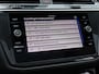 Volkswagen Tiguan 1.5 TSI R-Line Business | Schuif/kantel dak | Elektrische kofferbakklep | Achteruitrijcamera | Stoel en stuurwielverwarming | Dodehoekdetectie |