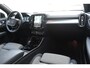 Volvo XC40 B3 177PK Automaat Plus Black Edition / Cruise control / Harman Kardon / 20'' velgen / Elektrisch verstelbare stoelen met geheugen / Stoel- en stuurverwarming