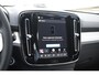 Volvo XC40 B3 177PK Automaat Plus Black Edition / Cruise control / Harman Kardon / 20'' velgen / Elektrisch verstelbare stoelen met geheugen / Stoel- en stuurverwarming