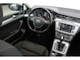 Volkswagen Passat Variant 1.6 TDI Business Edition | PANO-DAK | NAVIGATIE | 17'LMV | TREKHAAK | PDC-V/A | LED | SFEER | CLIMA |