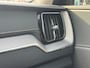 Volvo XC60 2.0 Recharge T6 AWD R-Design | Plug-in Hybrid (PHEV) | Panoramadak | Achteruitrijcamera | Parkeersensoren | Keyless Entry | Elektrische Achterklep | Stoelverwarming voor en achter | Cruise Control Adaptief | BLIS | Navigatie | Apple Carplay | Android Auto