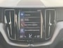 Volvo XC60 2.0 Recharge T6 AWD R-Design | Plug-in Hybrid (PHEV) | Panoramadak | Achteruitrijcamera | Parkeersensoren | Keyless Entry | Elektrische Achterklep | Stoelverwarming voor en achter | Cruise Control Adaptief | BLIS | Navigatie | Apple Carplay | Android Auto