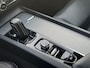 Volvo XC60 2.0 Recharge T6 AWD R-Design | Plug-in Hybrid (PHEV) | Panoramadak | Achteruitrijcamera | Parkeersensoren | Keyless Entry | Elektrische Achterklep | Stoelverwarming voor en achter | Cruise Control Adaptief | BLIS | Navigatie | Apple Carplay | Android Auto