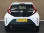 Toyota Aygo X 1.0 VVT-i MT Play - ORIGINEEL NEDERLANDSE AUTO - AFKOMSTIG VAN 1E EIGENAAR - AIRCO - ADAPTIEVE CRUISE CONTROL - CAMERA - APPLE CARPLAY/ ANDROID AUTO - 17 INCH WIELEN - LICHTSENSOR - ELEKTRISCHE RAMEN VOOR - ELEKTRISCH BEDIENBARE BUITENSPIEGELS