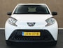 Toyota Aygo X 1.0 VVT-i MT Play - ORIGINEEL NEDERLANDSE AUTO - AFKOMSTIG VAN 1E EIGENAAR - AIRCO - ADAPTIEVE CRUISE CONTROL - CAMERA - APPLE CARPLAY/ ANDROID AUTO - 17 INCH WIELEN - LICHTSENSOR - ELEKTRISCHE RAMEN VOOR - ELEKTRISCH BEDIENBARE BUITENSPIEGELS