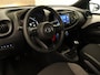 Toyota Aygo X 1.0 VVT-i MT Play - ORIGINEEL NEDERLANDSE AUTO - AFKOMSTIG VAN 1E EIGENAAR - AIRCO - ADAPTIEVE CRUISE CONTROL - CAMERA - APPLE CARPLAY/ ANDROID AUTO - 17 INCH WIELEN - LICHTSENSOR - ELEKTRISCHE RAMEN VOOR - ELEKTRISCH BEDIENBARE BUITENSPIEGELS
