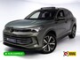 Volkswagen Tiguan 1.5 eHybrid Elegance | Elec. trekhaak | HUD | Pano dak | Stoel- stuur- & achterbankverw. | IQ Led | Adap. Cruise | Massagestoelen, Sfeerverlichting, Navigatie, App. connect, Spraakbediening, 19"LMV, Cipressino Green Metallic