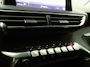 Peugeot 3008 1.2 PureTech Allure Automaat (NAP, APPLE CARPLAY, GROOT NAVI, 360 CAMERA, FOCAL AUDIO, LEDER, SPORTSTOELEN, TREKHAAK, KEYLESS, GETINT GLAS, NIEUWSTAAT)