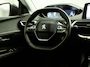 Peugeot 3008 1.2 PureTech Allure Automaat (NAP, APPLE CARPLAY, GROOT NAVI, 360 CAMERA, FOCAL AUDIO, LEDER, SPORTSTOELEN, TREKHAAK, KEYLESS, GETINT GLAS, NIEUWSTAAT)